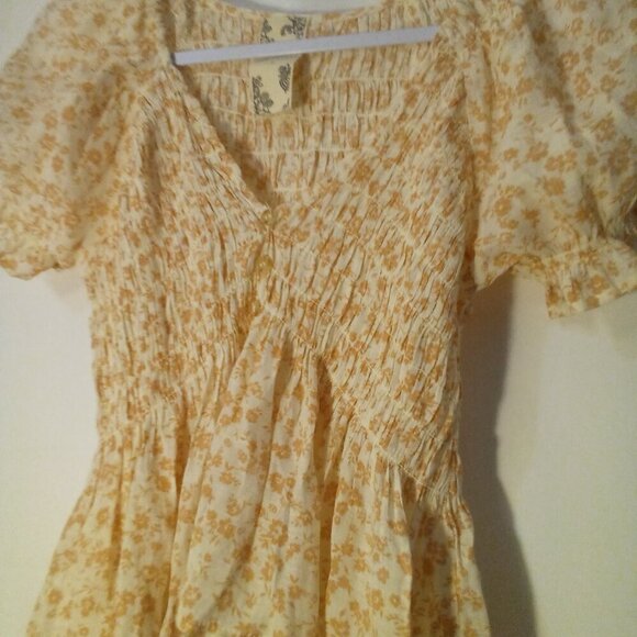 Blu Pepper Blouse Women S Short Sleeve Cropped V-Neck Smocked Floral Tan - Picture 7 of 14